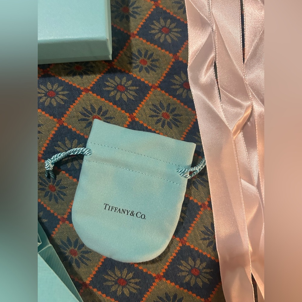 Tiffany and Co Lot of Bags and Ribbon - Picture 4 of 4